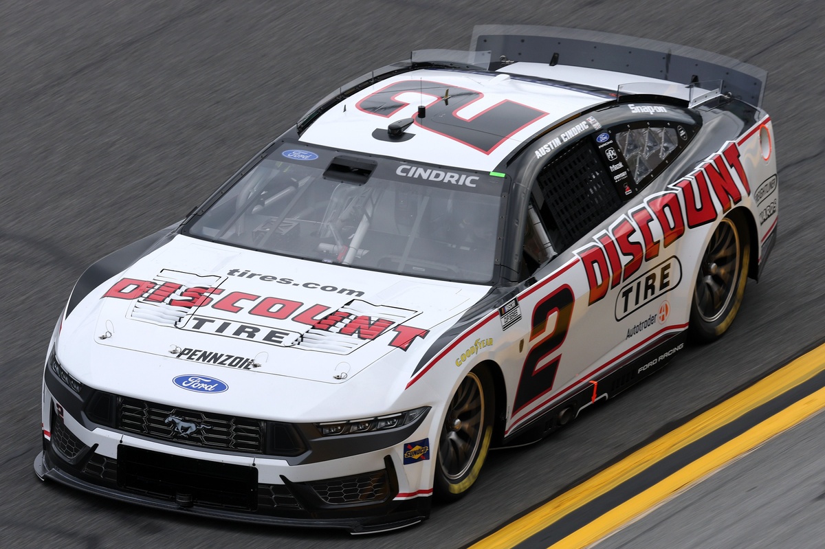 Cindric Sets Blistering Pace as NASCAR Cup Series Roars to Life at Daytona