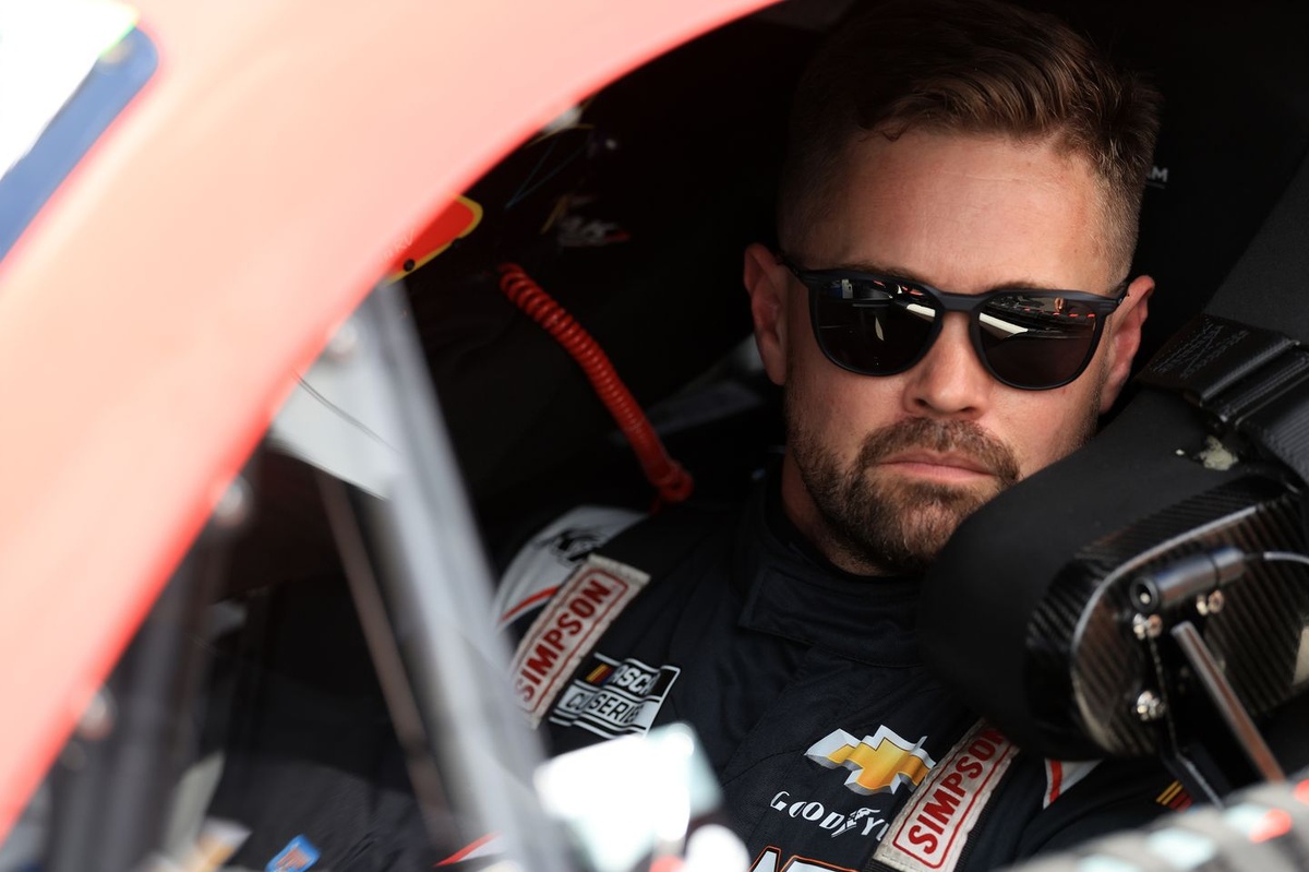 Cup Series Stars Lend a Hand in Bowman Gray Snow Cleanup, Postponing Clash