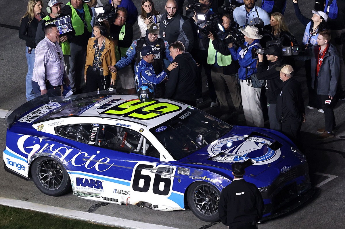 Daytona 500 Sees Underdogs Punch Tickets as Legends Watch From the Sidelines
