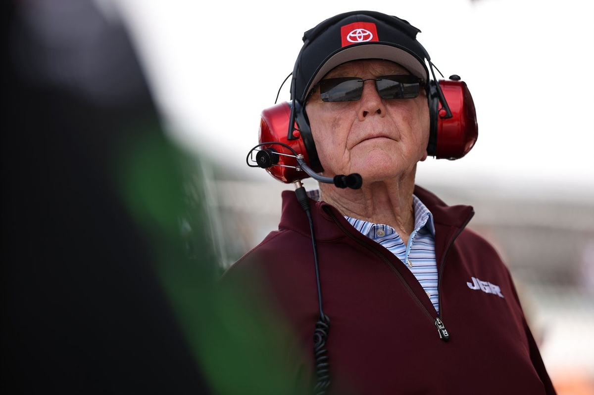 Joe Gibbs’ Unwavering Support for the Hamlin Family Amidst Tragedy and Recovery
