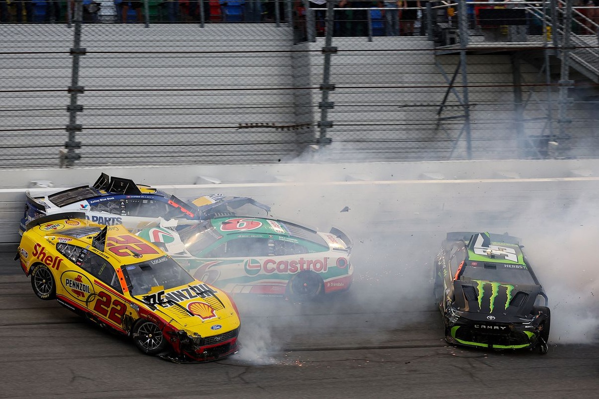 Keselowski Denounces Herbst’s Final Lap Maneuver as “One of the Dumbest Things I’ve Ever Seen” After Daytona 500 Chaos