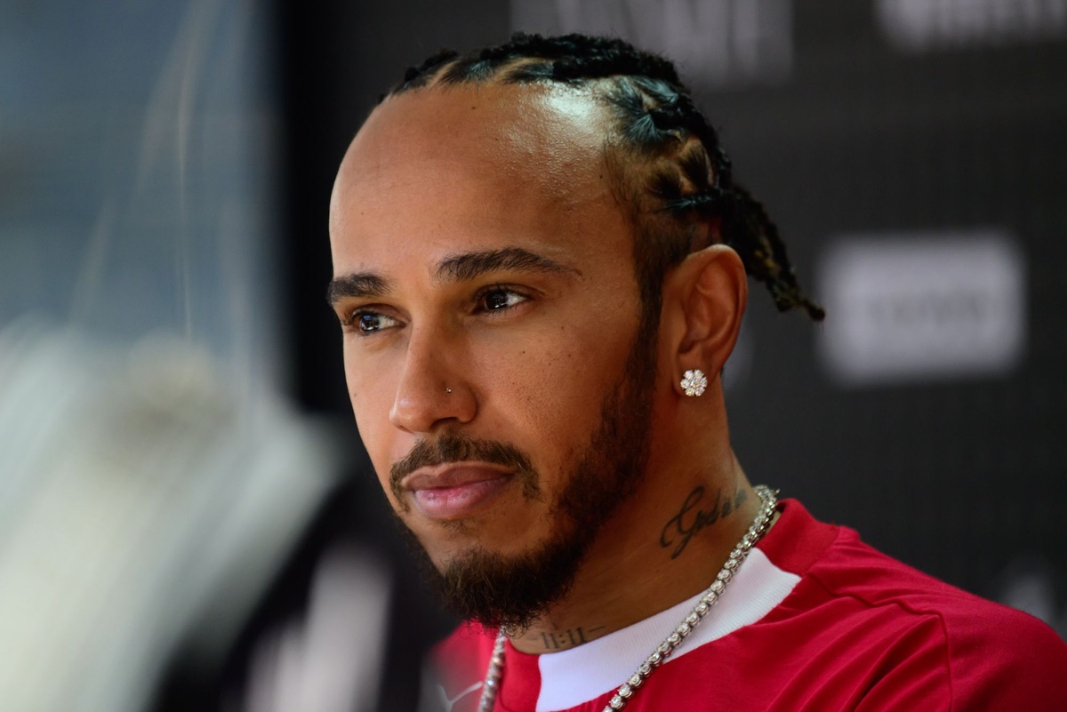 Lewis Hamilton’s Super Bowl LXI Appearance with Kim Kardashian Ignites Relationship Speculation