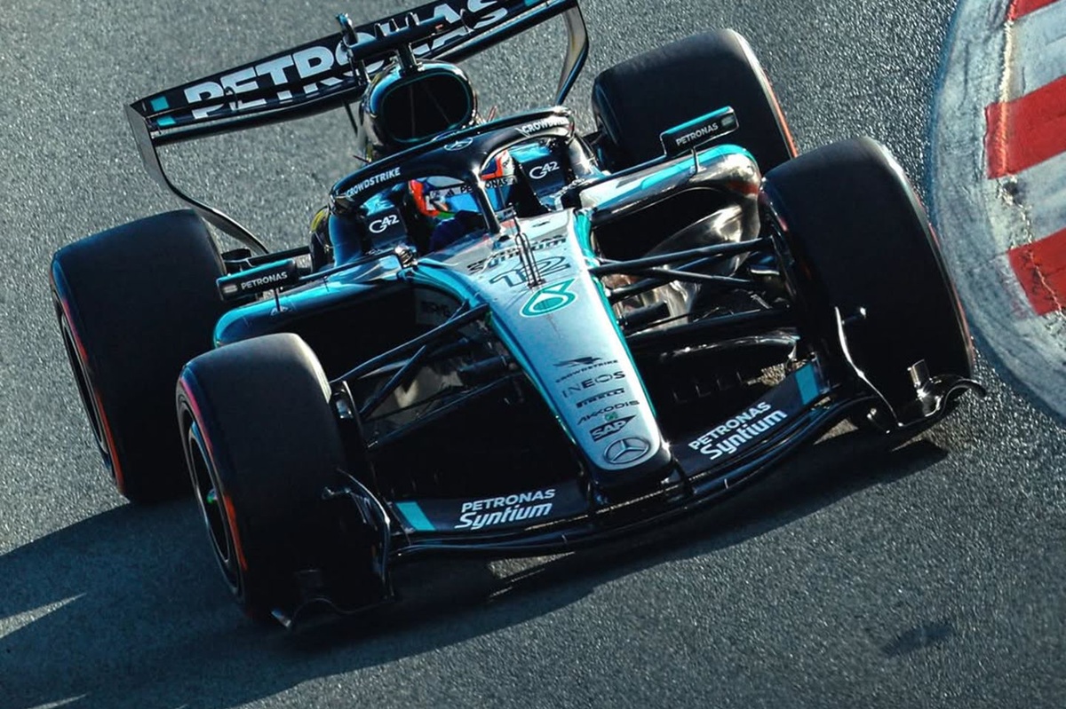 Mercedes Navigates Pivotal F1 2026 Season Amidst Regulatory Overhaul and Driver Market Flux