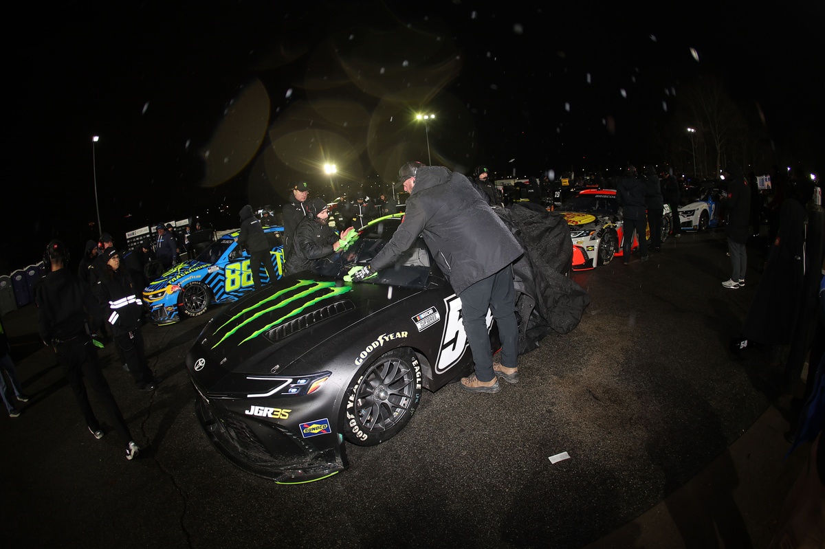 NASCAR Cup Clash Officiating Under Scrutiny Following Chaotic Bowman Gray Encounter