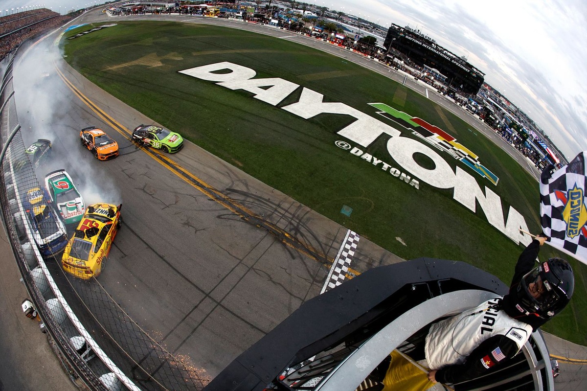 NASCAR Defends Caution Flag Calls at Daytona, Acknowledges Fan Concerns Over Fuel-Saving Tactics
