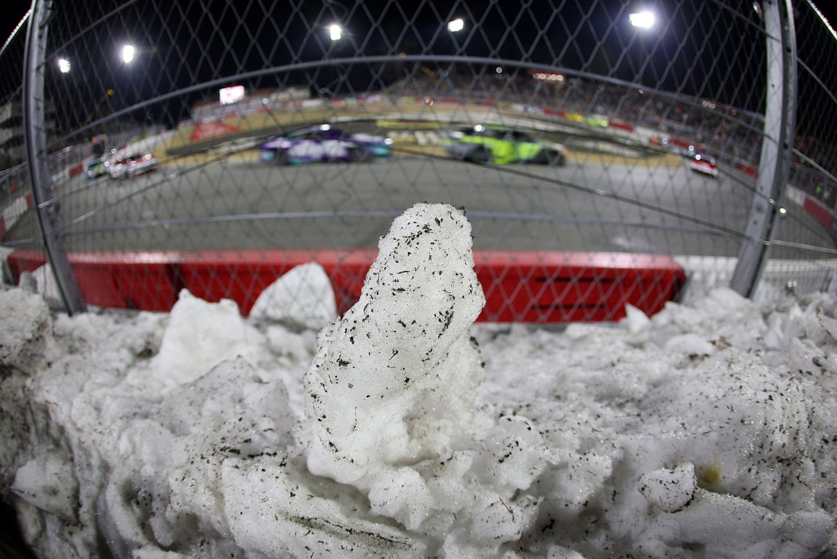 NASCAR Overrides Refueling Rules in Clash to Preserve Race Spectacle Amidst Chaos