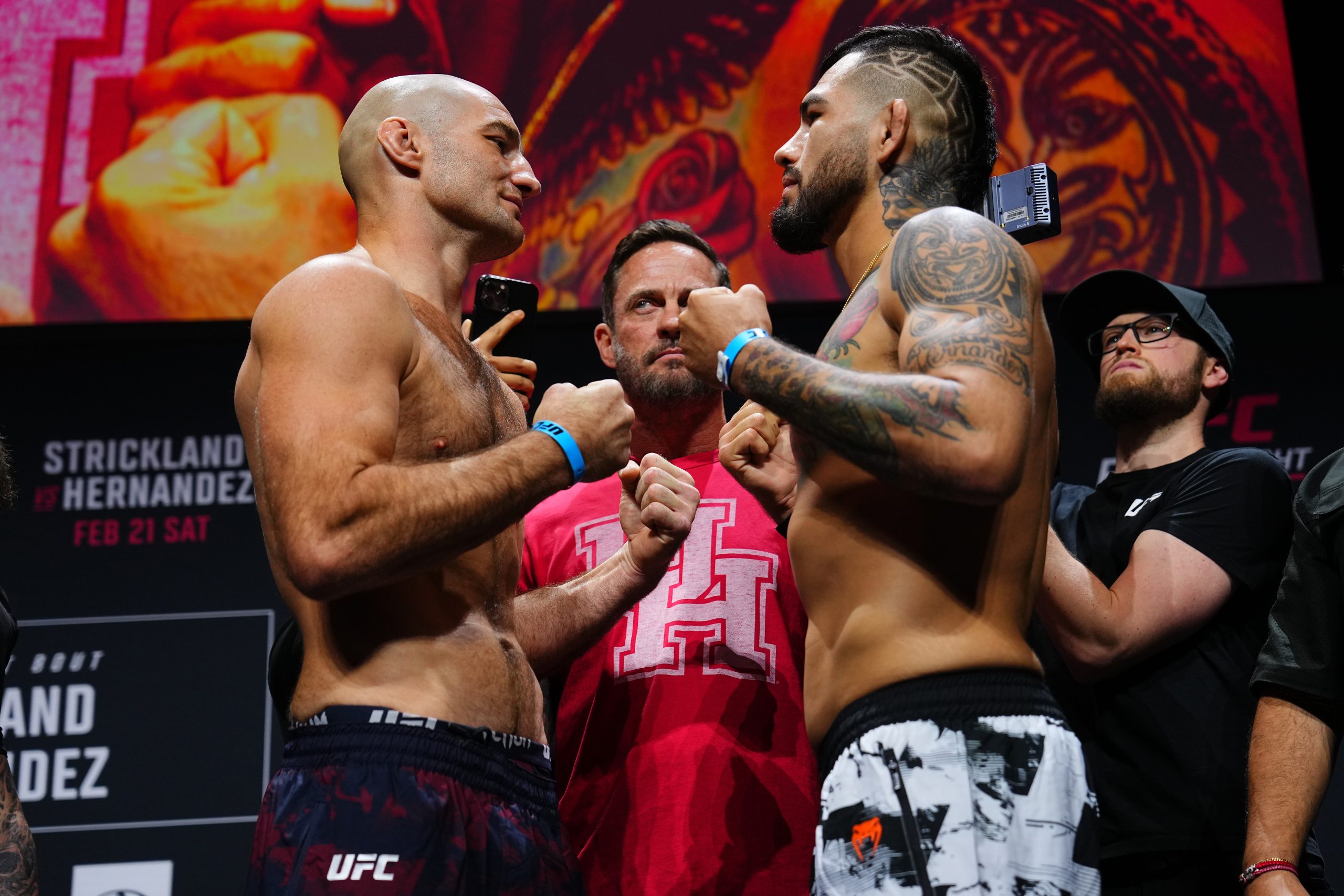 Strickland Secures Decisive Victory Over Hernandez in Electrifying UFC Houston Main Event.