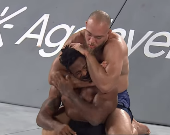 Valter Walker Dominates Zion Clark with Rear-Naked Choke at Karate Combat 59