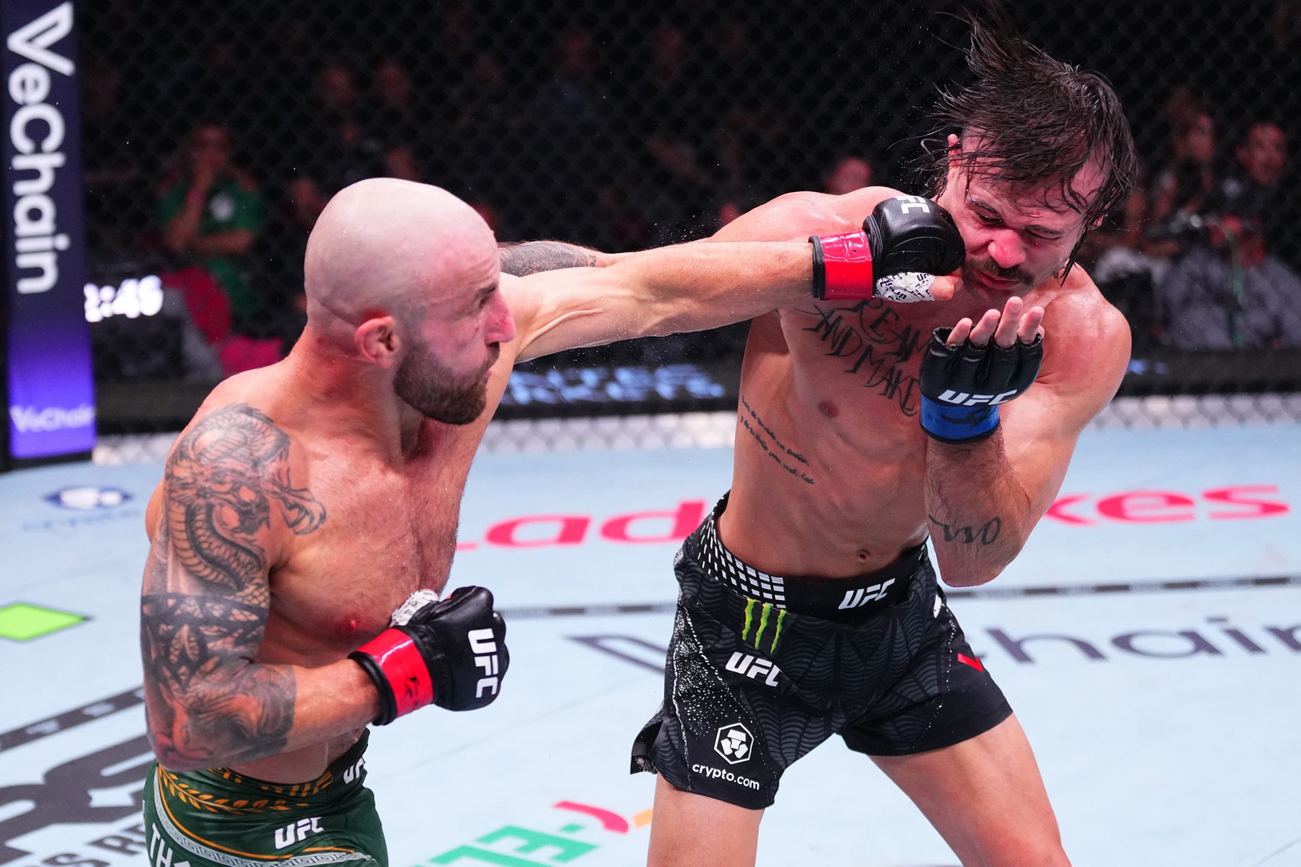 Volkanovski Dominates Lopes in Rematch, Solidifying Featherweight GOAT Status as Analysts Laud Masterclass Performance