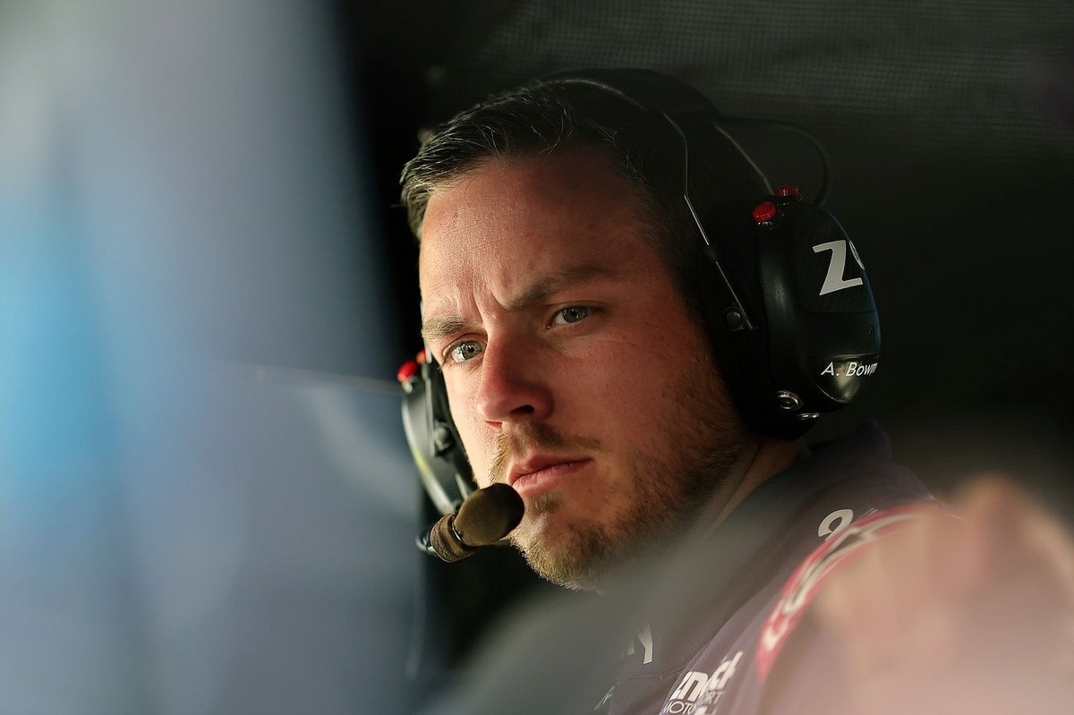 Alex Bowman Sidelined for Minimum of Three NASCAR Cup Series Events Due to Persistent Vertigo Symptoms