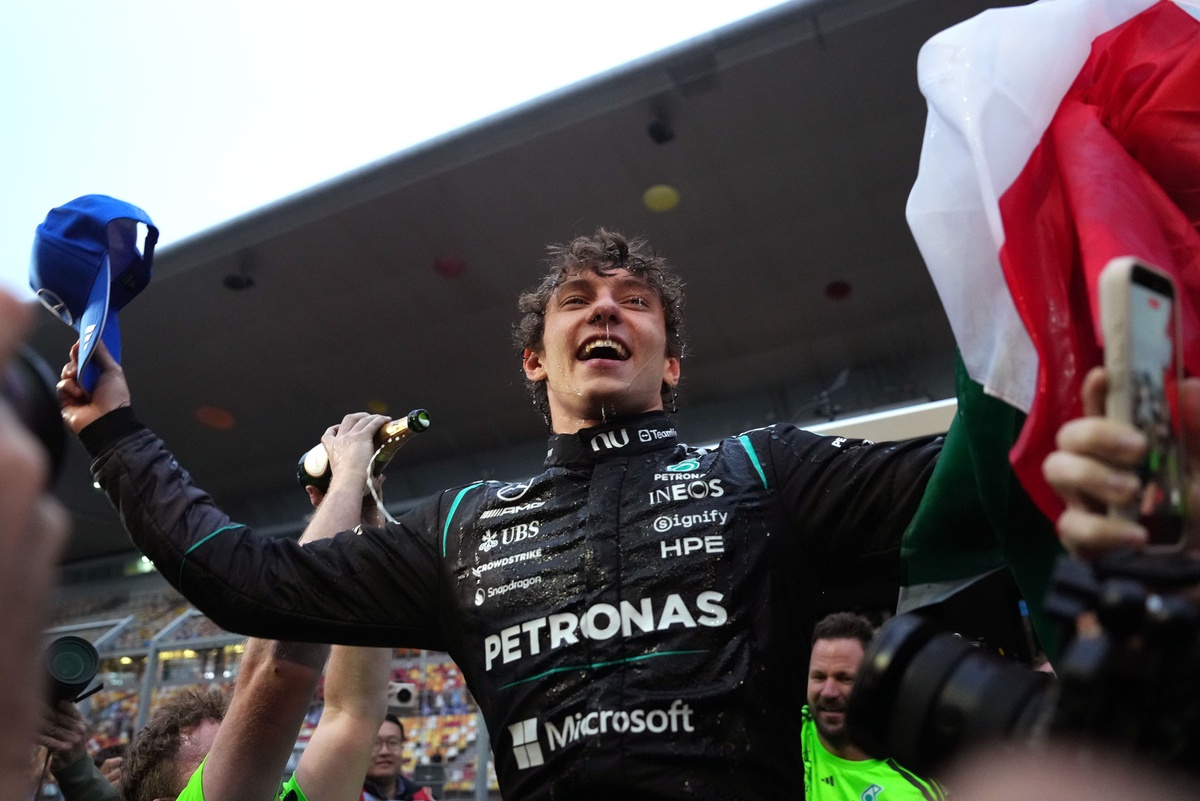 Antonelli Dominates Shanghai to Claim Maiden Formula 1 Victory, Paddock Hails New Star