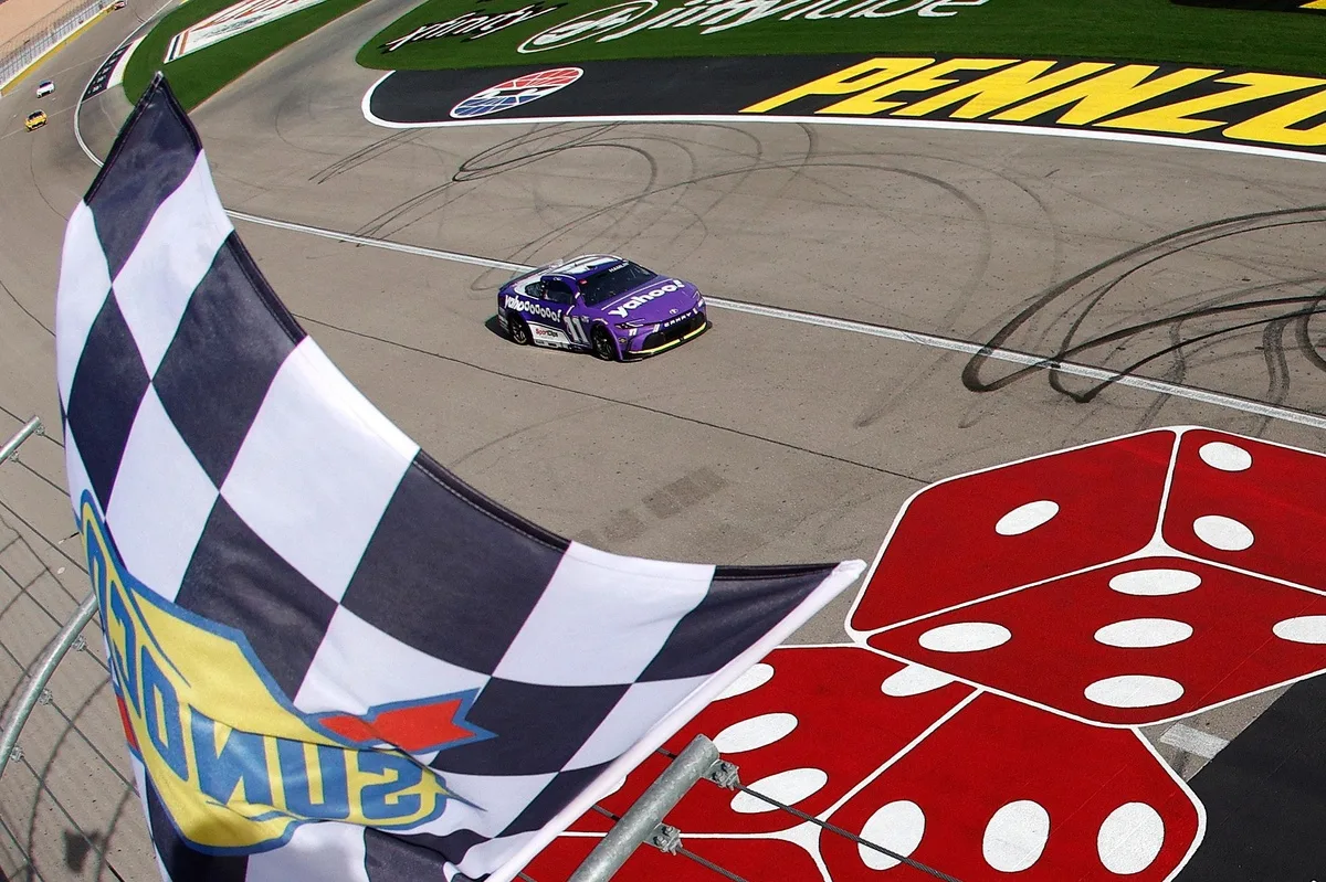 Hamlin Dominates Las Vegas to Secure 61st Career Victory