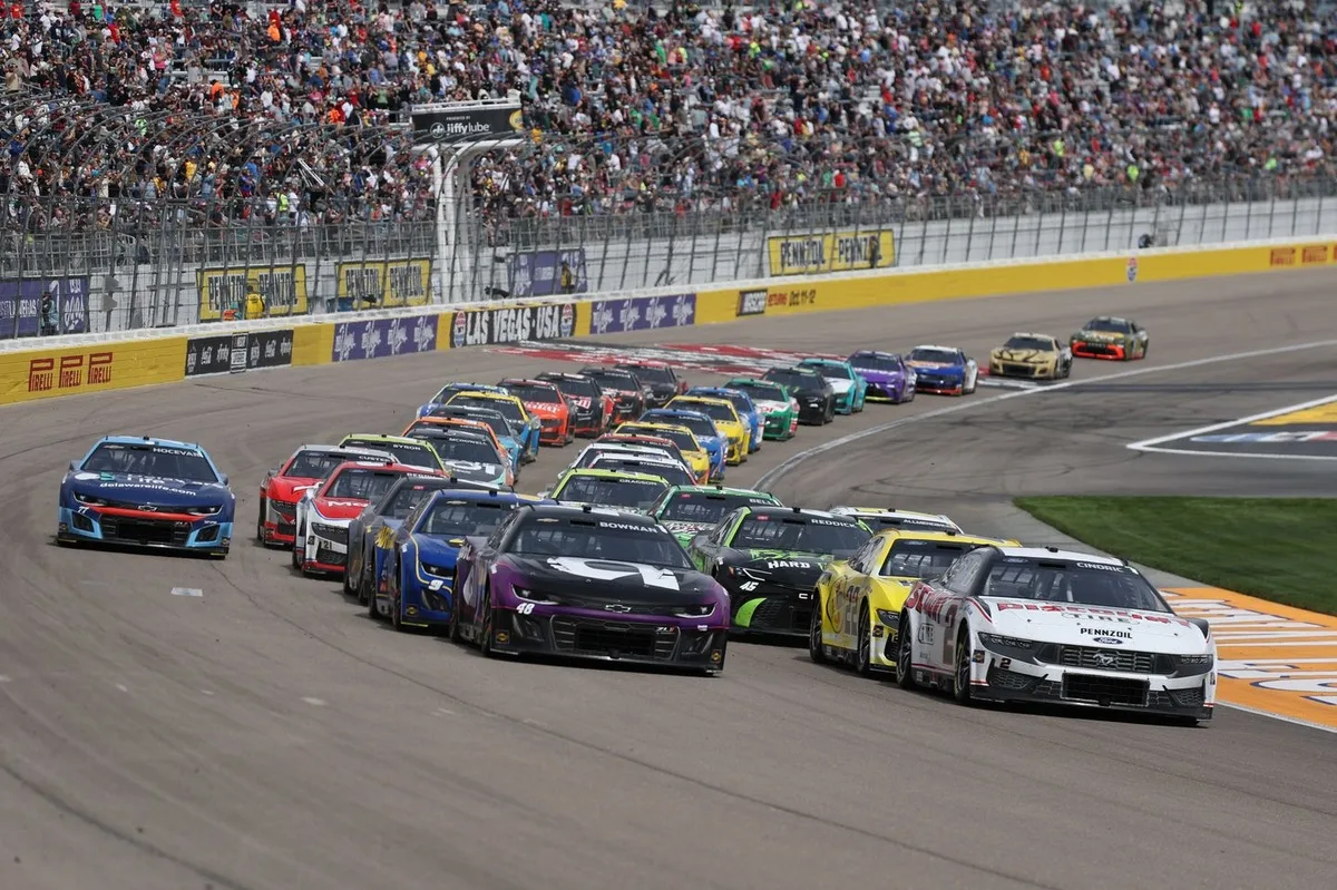 NASCAR’s Elite Converge on Las Vegas for Pennzoil 400 Amidst Shifting Championship Landscape