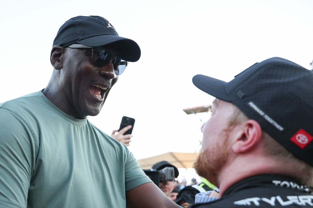 Reddick Achieves Historic Three-Peat, Echoing Jordan’s Dominance