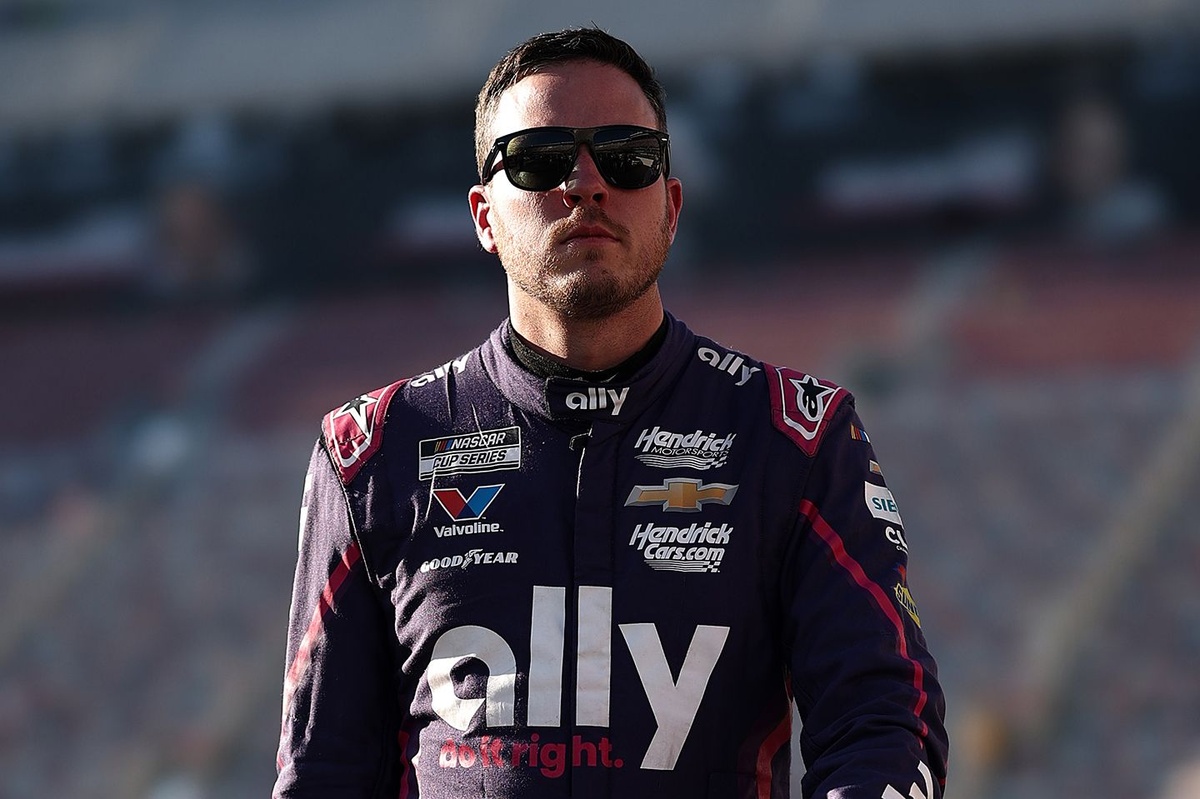 Vertigo Forces Alex Bowman Out of Phoenix NASCAR Cup Race, Anthony Alfredo to Substitute