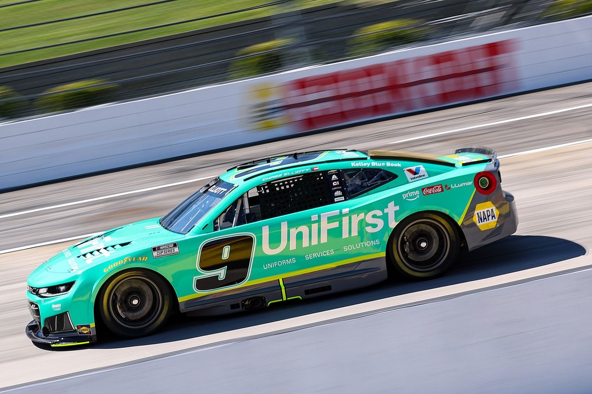 Elliott Victorious in Thrilling NASCAR Cup Season Opener at Martinsville