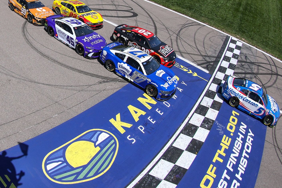 Kansas Speedway Set to Host NASCAR Cup Series Amidst Tight Championship Battle and Key Team Adjustments