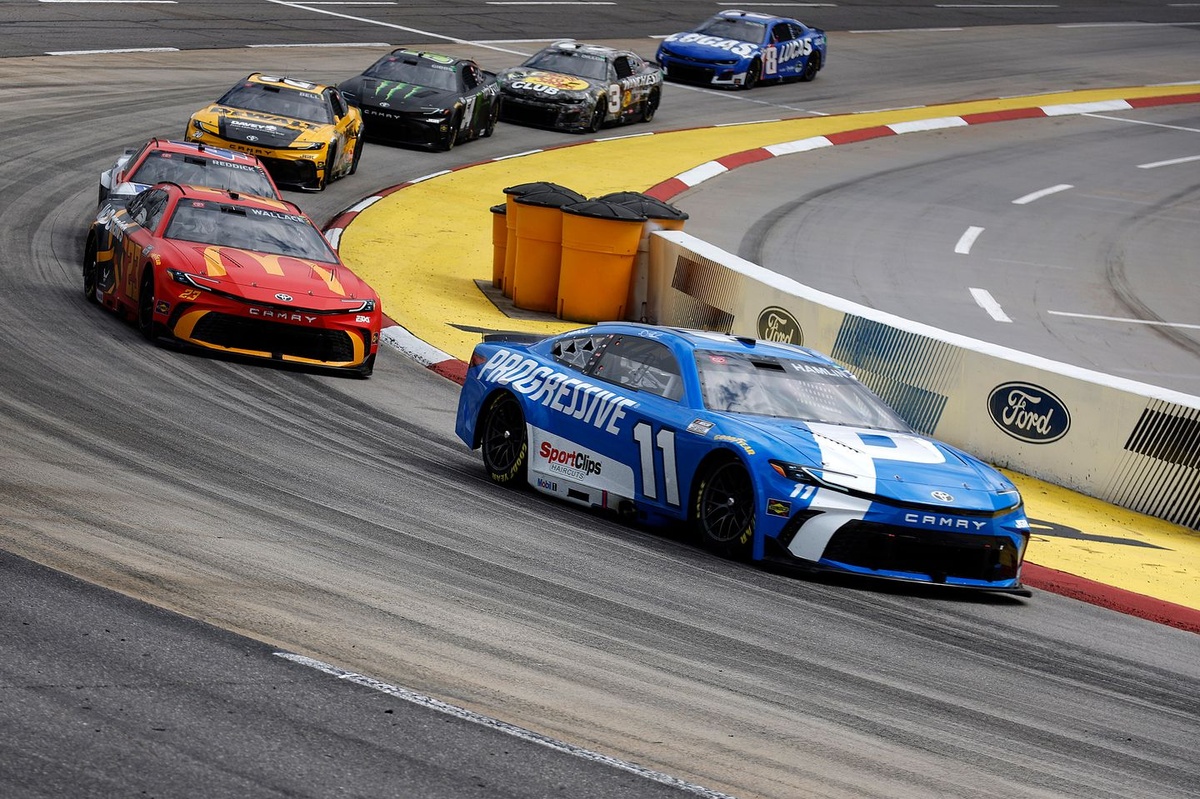 Martinsville Speedway Gears Up for Thrilling NASCAR Cup Series Showdown as Reddick Dominates Early Season