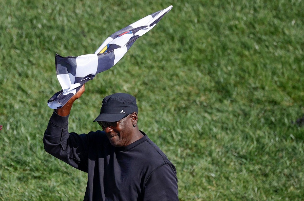 Reddick’s Fiery Kansas Triumph Ignites Championship Chase, Earning High Praise from Jordan