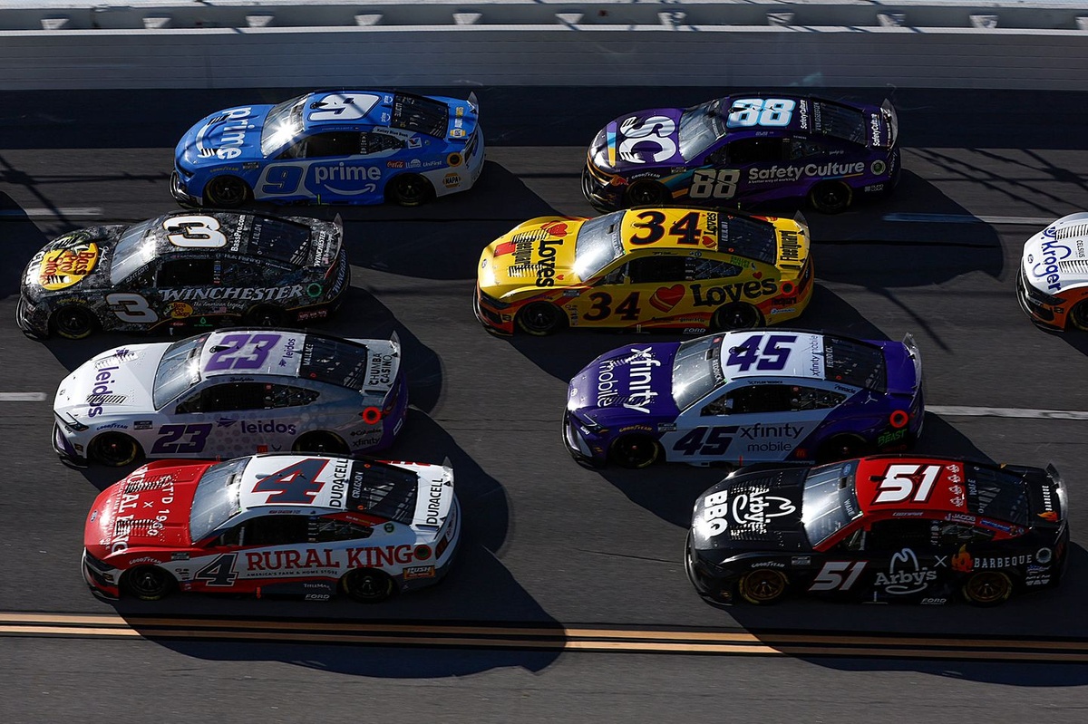 Talladega Gears Up for High-Octane Cup Series Showdown as Reddick Extends Championship Lead