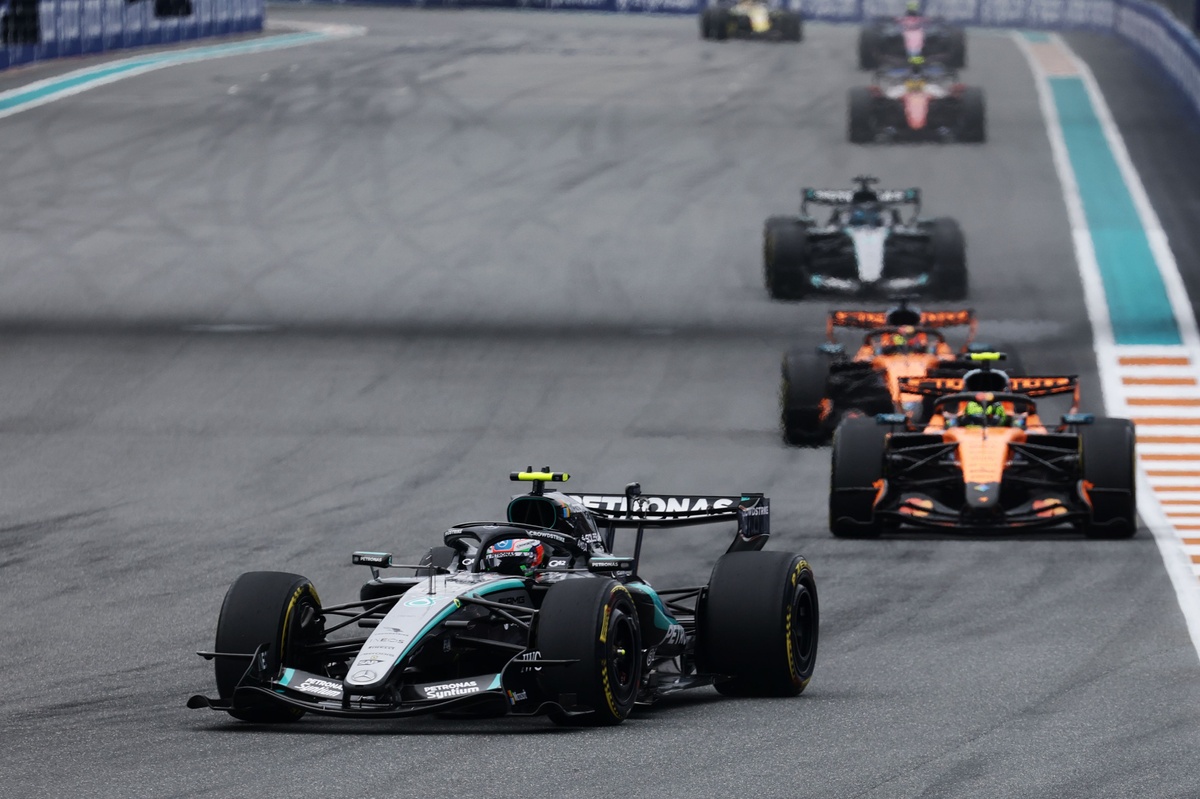 Antonelli Secures Commanding Miami Victory, Fending Off Reigning Champion Norris in Thrilling 2026 Grand Prix