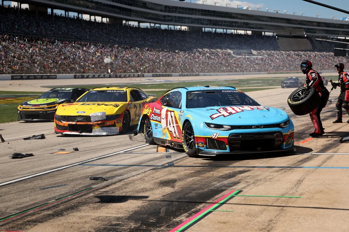 Chase Elliott Clinches Thrilling Texas Victory as Rollicking NASCAR Cup Race Delivers Highs and Lows