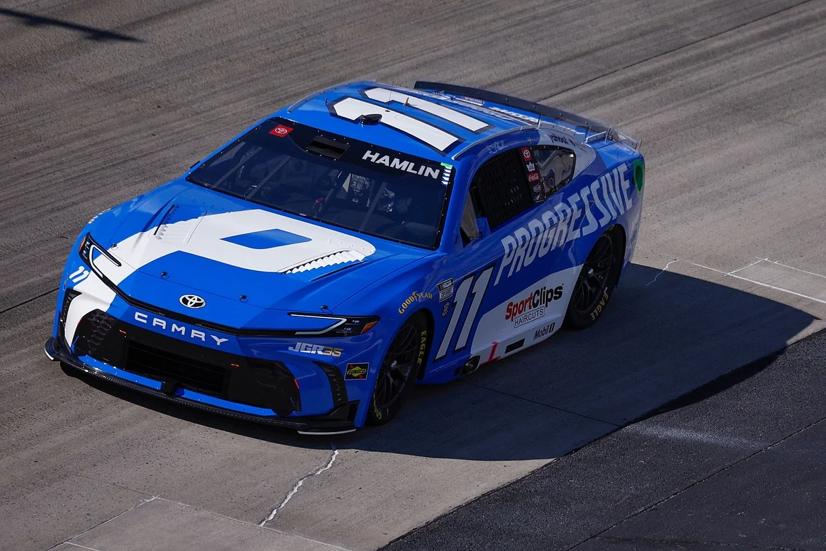 Hamlin Secures All-Star Pole at Dover Despite Pre-Lap Spin