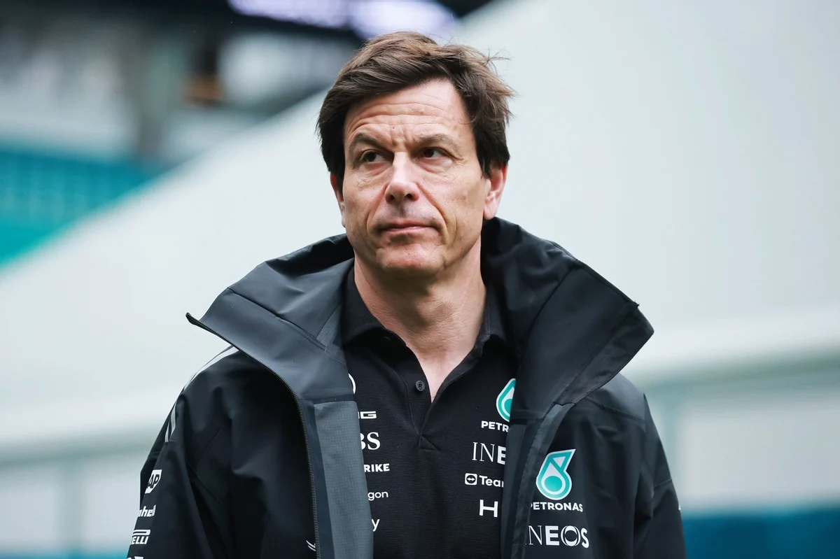 Mercedes Braces for Intra-Team Tensions as Wolff’s Firm Hand Predicted to Manage Russell-Antonelli Rivalry.