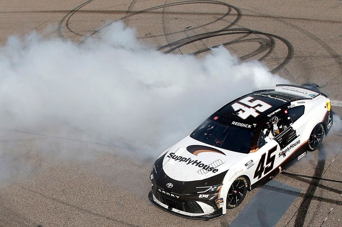 Reddick’s Daring Final Lap Overtake Secures Dramatic Kansas Victory