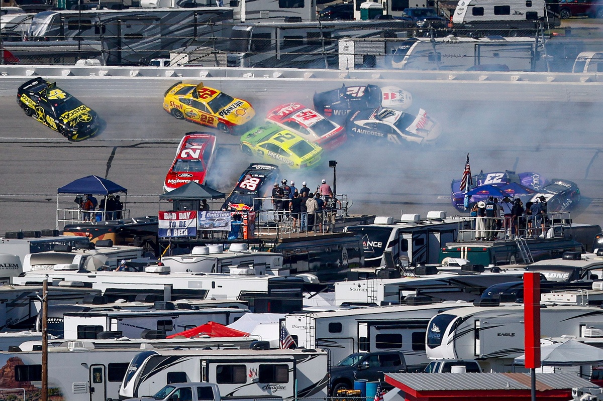 Taladega’s Chaos Unleashed: 25-Car Pileup Halts Cup Series Action