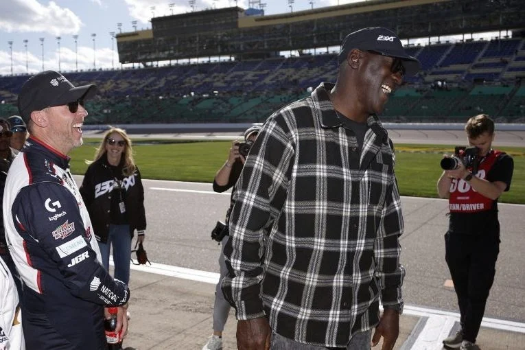 Denny Hamlin Demonstrates Resilience and Dominance, Answering Michael Jordan’s Off-Season Challenge