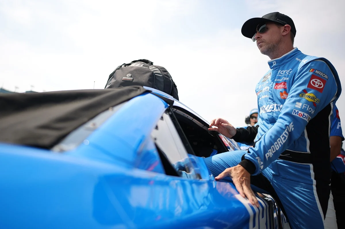 Hamlin Edges Larson by Whisker for Chicagoland Pole in Tense Qualifying Session