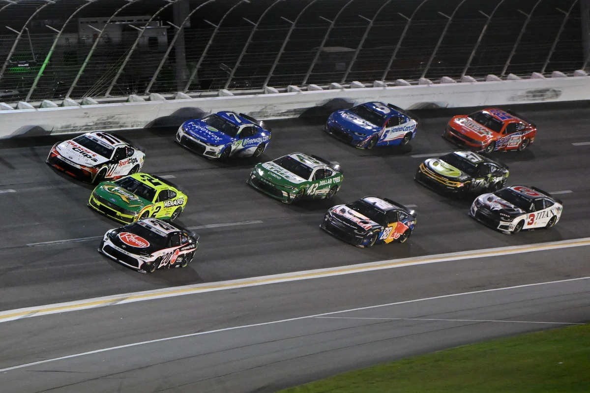 Reddick Closes Gap on Hamlin in Tense NASCAR Cup Regular Season Championship Race Following Atlanta II Thriller