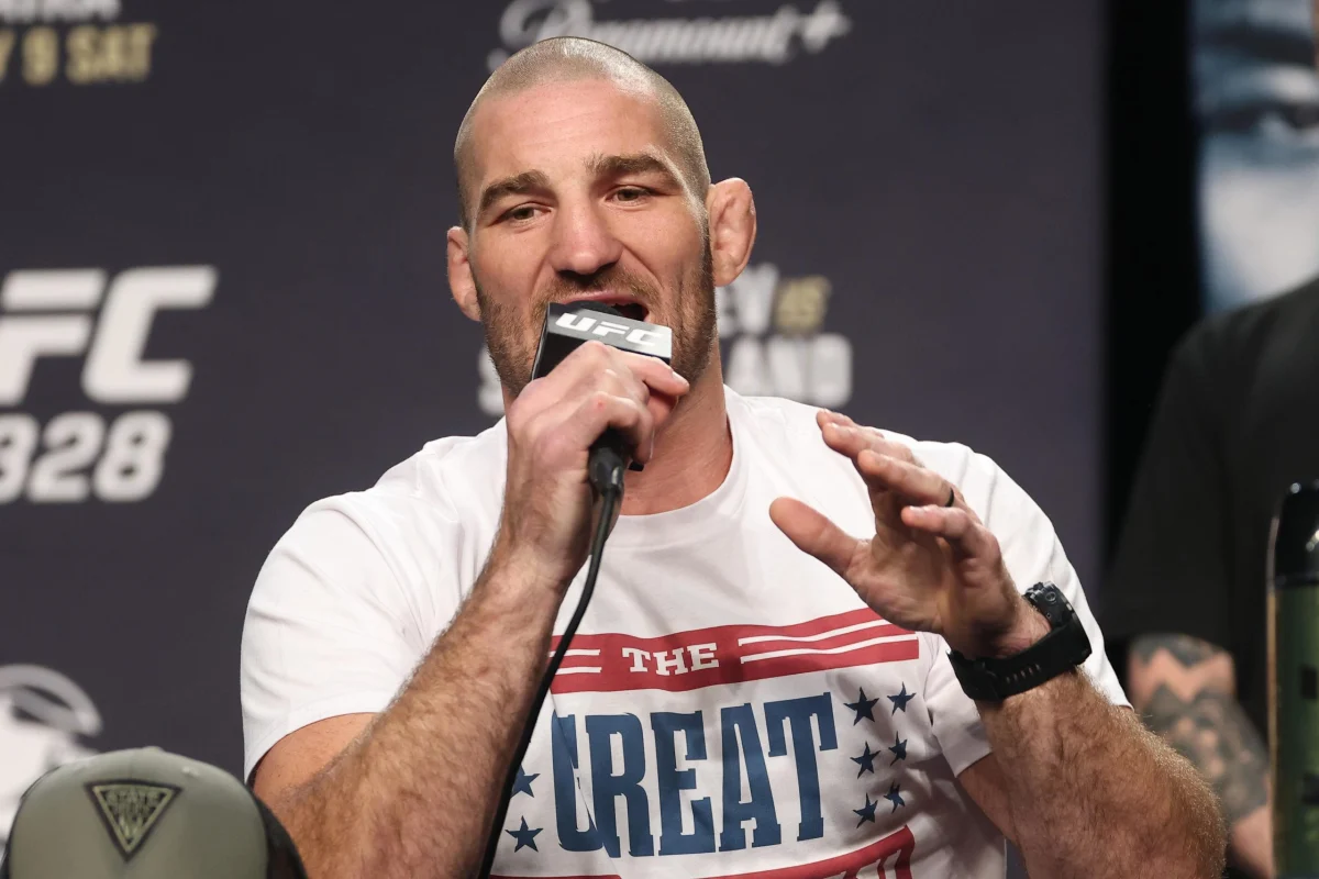 Strickland Urges Bud Light to Maintain Sponsorship with Poirier, Citing Personal History with Alcohol Abuse