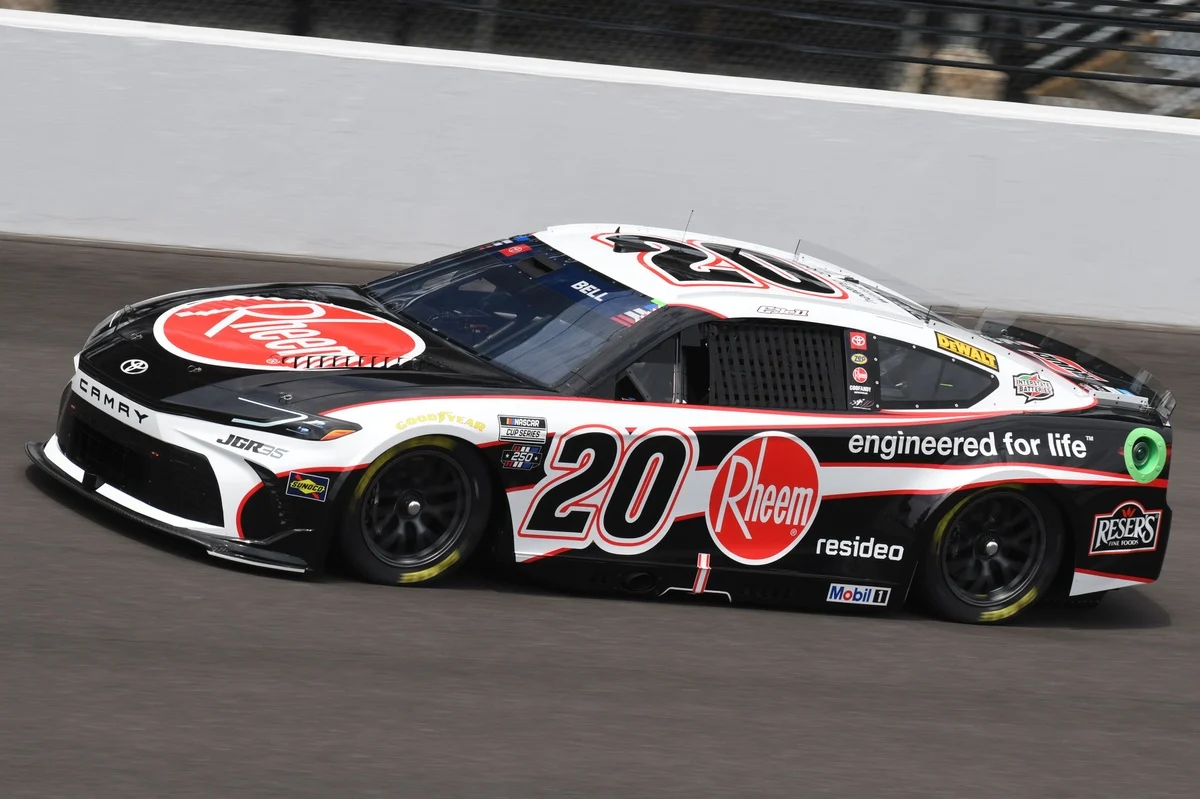 Bell Tops Brickyard Practice as Wallace and Van Gisbergen Encounter Wall Issues