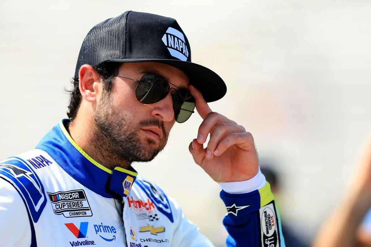Chase Elliott Champions Return of Saturday Night NASCAR Races, Citing Fan Experience and Logistics