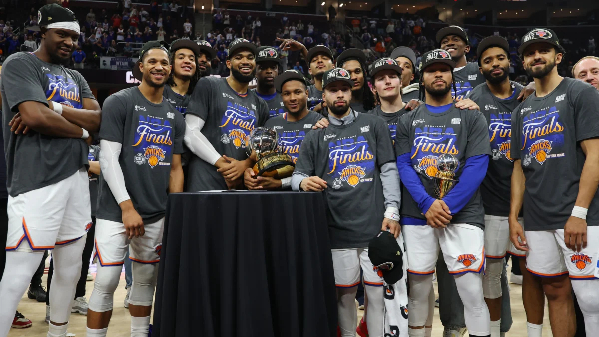Knicks advance to first NBA Finals since 1999; Astros combine for no-hitter; Hurricanes lead Canadiens 2-1