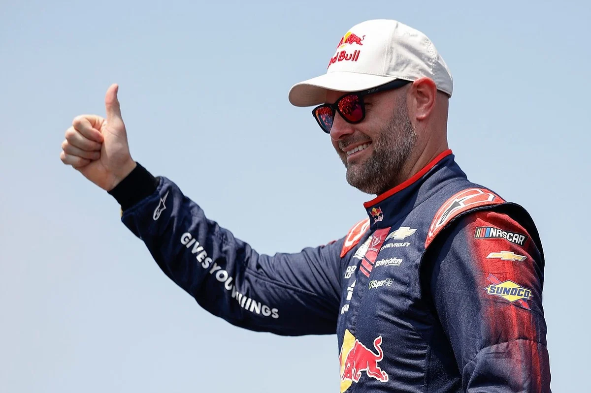 Van Gisbergen Credits Chastain’s Drafting Expertise for Oval Track Advancement