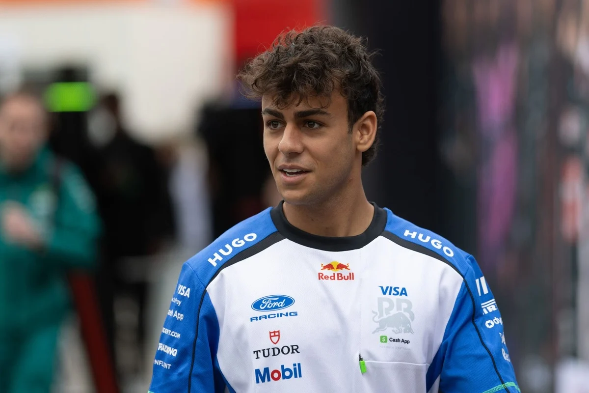 Racing Bulls Prodigy Arvid Lindblad Pushes Limits with World’s Shortest Fiat Panda, Narrowly Averting Roll in Viral Online Challenge.