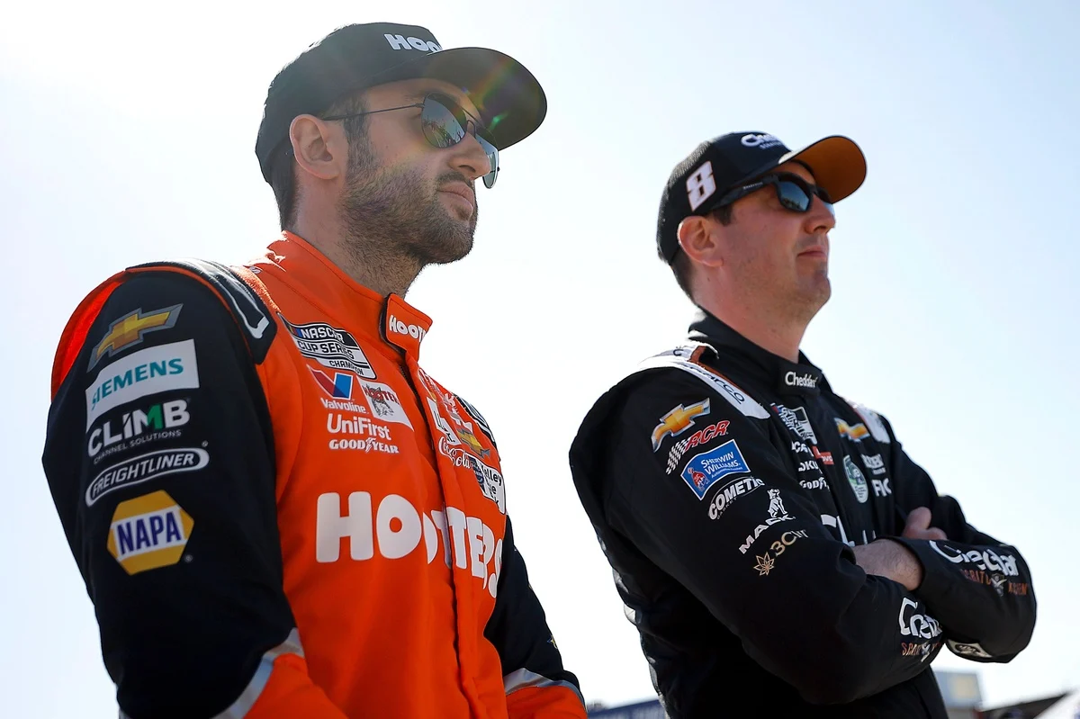 Elliott Steps Aside from Most Popular Driver Award, Citing Legacy and Rivalry