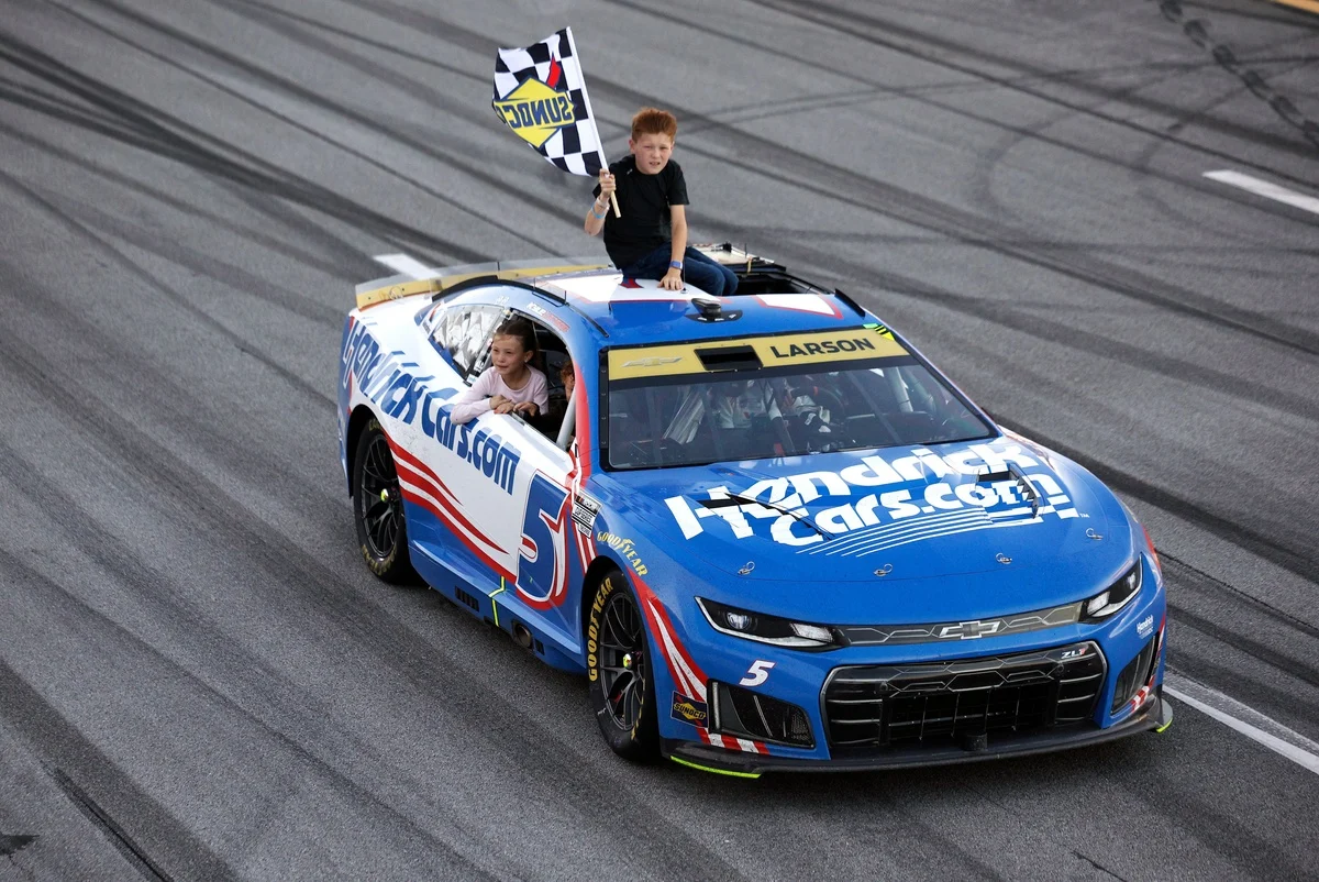 Kyle Larson Clinches Dramatic Talladega Victory to Extend Championship Lead