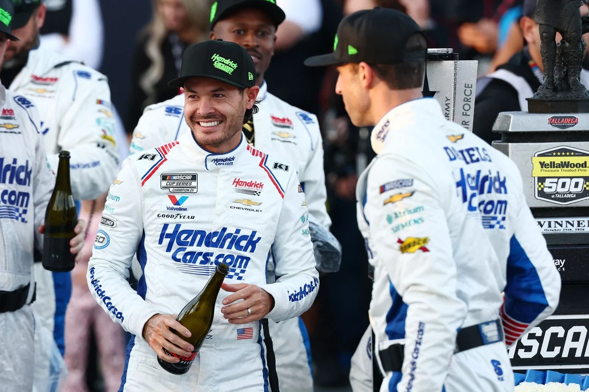 Kyle Larson Poised to Secure NASCAR Cup Series Championship at Martinsville with Early Clinch